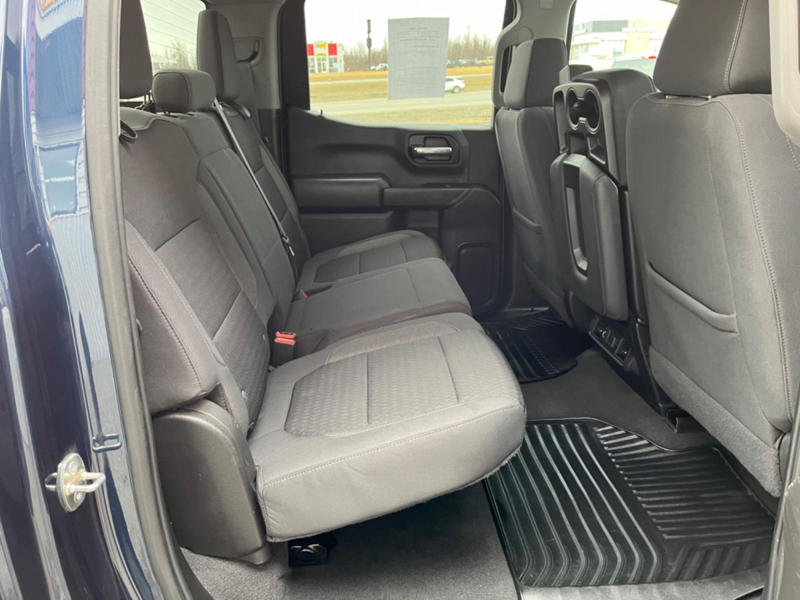 2022 BLUE /Black CHEVROLET SILVERADO 1500 LT (3GCUYDEDXNG) with an 5.3L engine, Automatic transmission, located at 1960 Industrial Drive, Wasilla, 99654, (907) 274-2277, 61.573475, -149.400146 - Photo #11